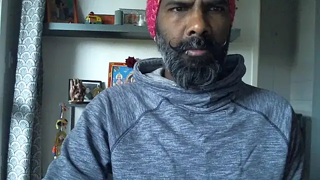 Snapshot of frenchblackc31 chatting on 12-20-25, 09:16 frenchblackc31 online show from 12-20-25, 09:16