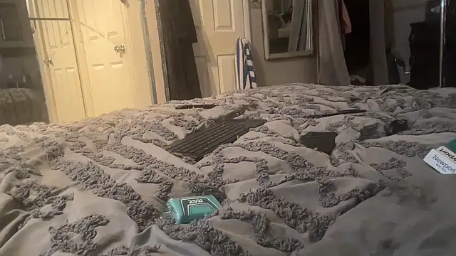 Snapshot of sexyred77713 chatting on 03-14-26, 03:12 sexyred77713 online show from 03-14-26, 03:12