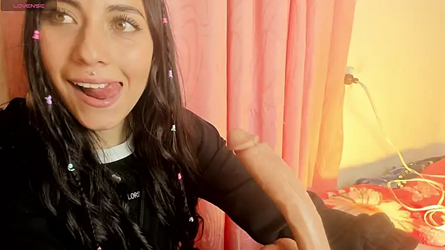 Alanaloiiss  online show from 04-24-26, 12:24