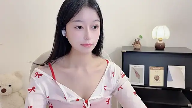 Onechestnut online show from 10-15-25, 01:28