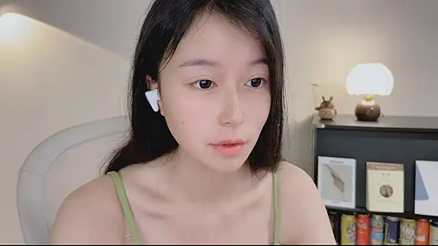 Snapshot of Onechestnut chatting on 04-22-26, 05:10 Onechestnut online show from 04-22-26, 05:10