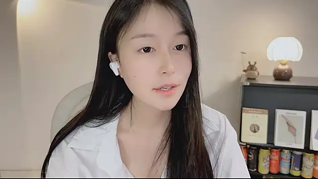 Snapshot of Onechestnut chatting on 04-23-26, 12:40 Onechestnut online show from 04-23-26, 12:40