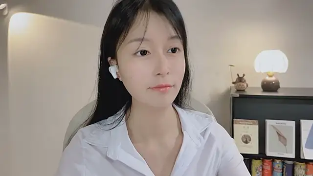 Snapshot of Onechestnut chatting on 04-24-26, 05:10 Onechestnut online show from 04-24-26, 05:10
