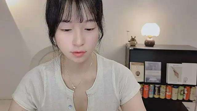Snapshot of Onechestnut chatting on 05-28-26, 09:17 Onechestnut online show from 05-28-26, 09:17