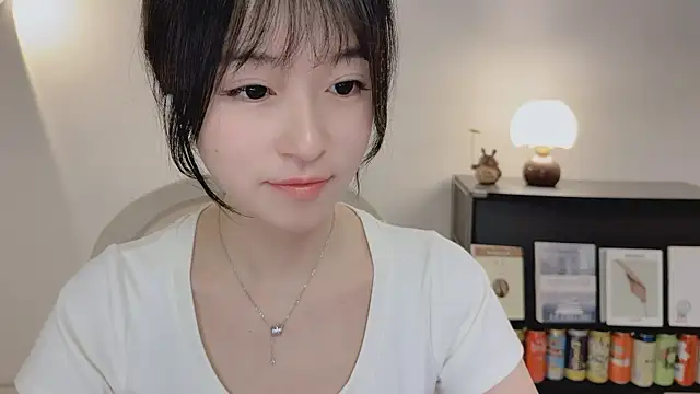 Snapshot of Onechestnut chatting on 05-30-26, 09:28 Onechestnut online show from 05-30-26, 09:28