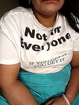 Snapshot of Heart-Kavya chatting on 12-14-25, 03:01 Heart-Kavya online show from 12-14-25, 03:01