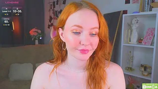 Snapshot of JoyceJones chatting on 10-28-25, 08:00 JoyceJones online show from 10-28-25, 08:00