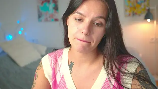 EwelynScott online show from 10-14-25, 01:34