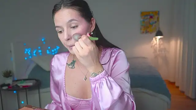 EwelynScott online show from 10-19-25, 05:13