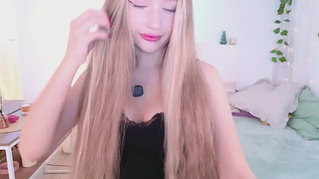 Snapshot of milaa_sun chatting on 08-09-26, 03:34 milaa sun online show from 08-09-26, 03:34