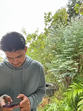 Snapshot of Rose-andres chatting on 11-28-25, 08:33 Rose-andres online show from 11-28-25, 08:33