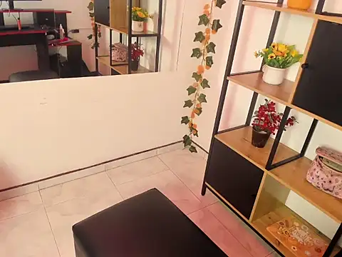 Snapshot of Dhaniela_Naugthy chatting on 09-10-25, 01:55 Dhaniela Naugthy online show from 09-10-25, 01:55