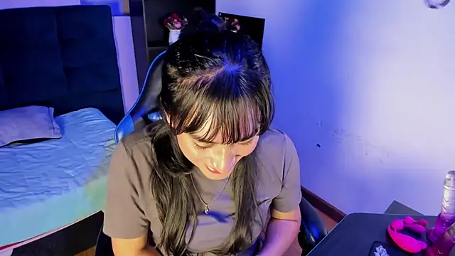 Snapshot of Dhaniela_Naugthy chatting on 10-11-25, 07:45 Dhaniela Naugthy online show from 10-11-25, 07:45