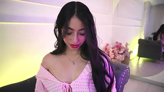 Snapshot of charlotterusso chatting on 06-25-26, 12:31 charlotterusso online show from 06-25-26, 12:31