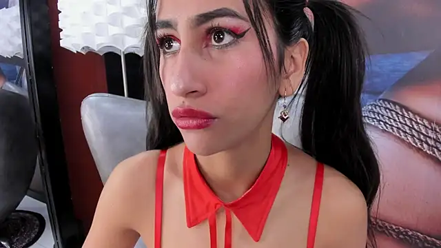 Snapshot of miss___taylor chatting on 10-08-25, 02:31 miss taylor online show from 10-08-25, 02:31