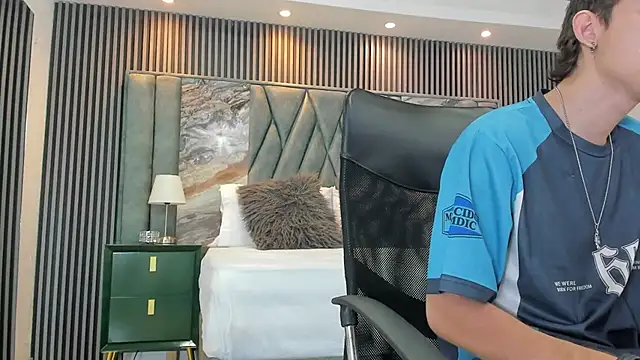 Michael blue online show from 10-01-25, 02:12