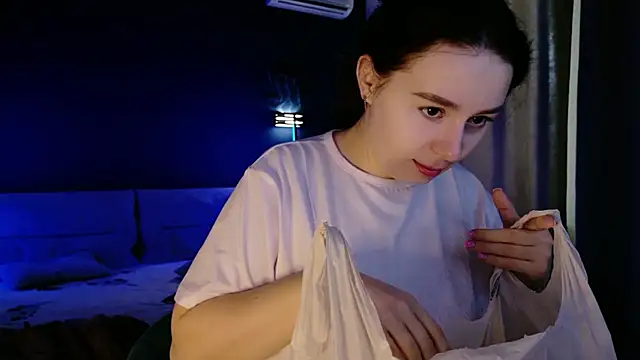 Snapshot of Di_na_Bell chatting on 05-05-26, 05:37 Di na Bell online show from 05-05-26, 05:37
