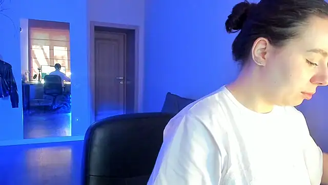 Snapshot of Di_na_Bell chatting on 05-06-26, 05:46 Di na Bell online show from 05-06-26, 05:46