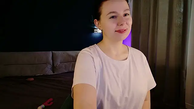 Snapshot of Di_na_Bell chatting on 05-15-26, 05:58 Di na Bell online show from 05-15-26, 05:58