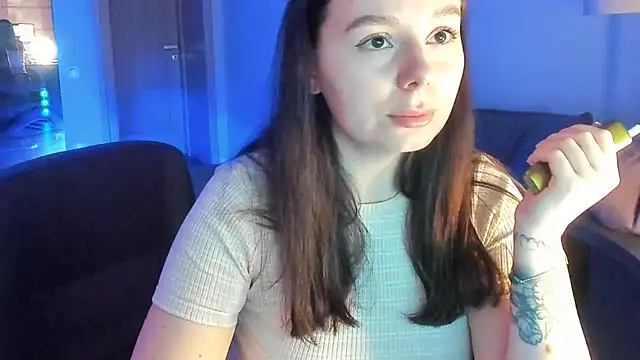 Snapshot of Di_na_Bell chatting on 05-18-26, 05:46 Di na Bell online show from 05-18-26, 05:46