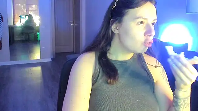 Snapshot of Di_na_Bell chatting on 05-22-26, 05:58 Di na Bell online show from 05-22-26, 05:58
