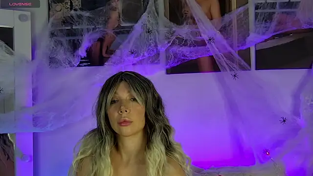 Snapshot of AlysonHuxley_ chatting on 10-25-25, 05:51 AlysonHuxley online show from 10-25-25, 05:51