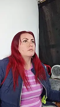 Snapshot of carolinhe_ chatting on 11-15-25, 06:26 carolinhe online show from 11-15-25, 06:26