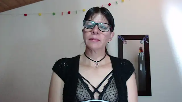 Snapshot of martina_27 chatting on 10-20-25, 02:06 martina 27 online show from 10-20-25, 02:06