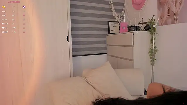 Snapshot of EmmyKenner chatting on 09-23-25, 11:02 EmmyKenner online show from 09-23-25, 11:02