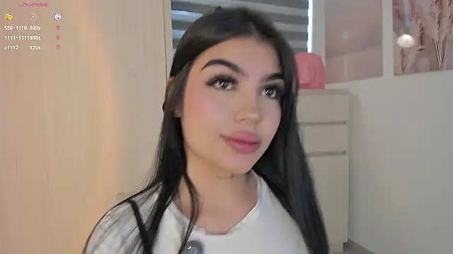 Snapshot of EmmyKenner chatting on 09-26-25, 11:25 EmmyKenner online show from 09-26-25, 11:25