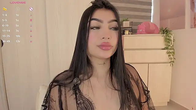 Snapshot of EmmyKenner chatting on 11-10-25, 01:43 EmmyKenner online show from 11-10-25, 01:43