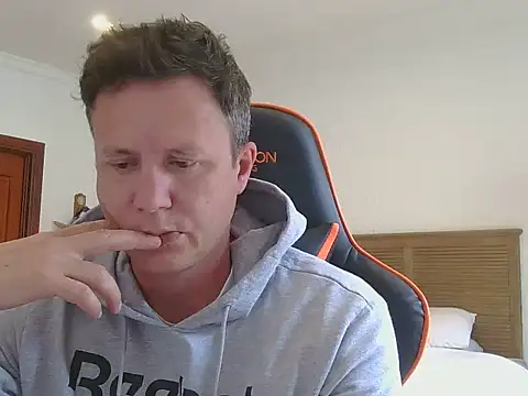 Snapshot of TroyDieselXXX chatting on 11-16-25, 12:00 TroyDieselXXX online show from 11-16-25, 12:00