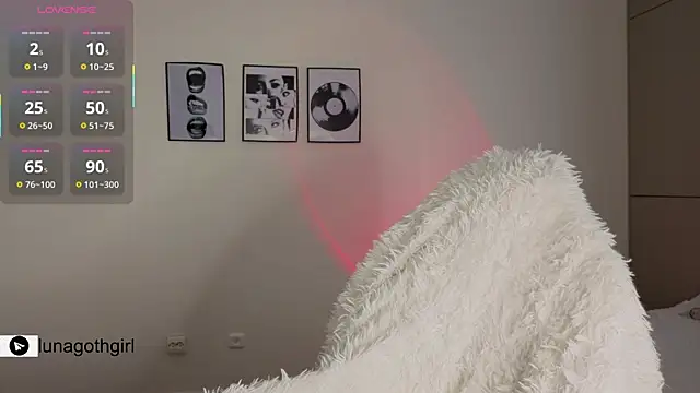 IamLuna2006 online show from 04-05-26, 04:53