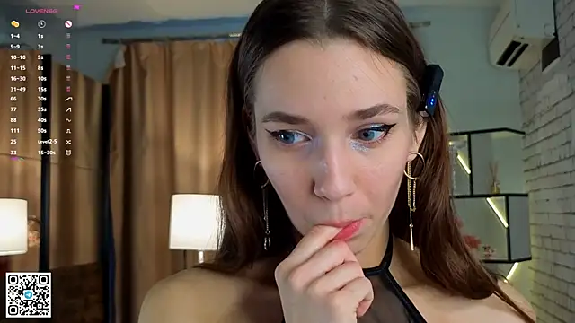 PetraHambelton online show from 09-10-25, 04:23