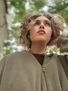 KellyKeler online show from 10-18-25, 01:01