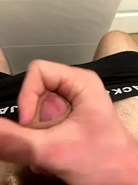 Snapshot of hugehairycock_98 chatting on 11-04-25, 08:35 hugehairycock 98 online show from 11-04-25, 08:35