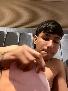 Snapshot of cody_fox10 chatting on 09-17-25, 05:03 cody fox10 online show from 09-17-25, 05:03