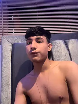 Snapshot of cody_fox10 chatting on 11-16-25, 06:35 cody fox10 online show from 11-16-25, 06:35