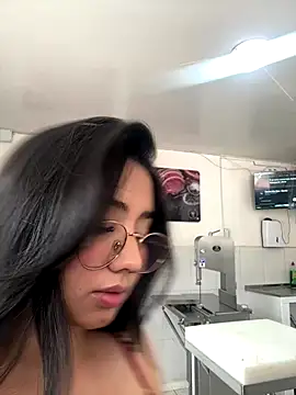 Michelle Zoe online show from 10-21-25, 04:19