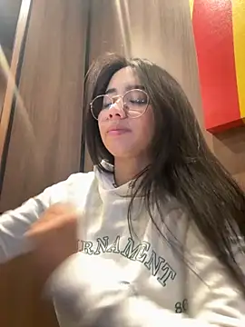 Michelle Zoe online show from 10-30-25, 06:04