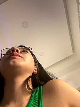 Michelle Zoe online show from 11-12-25, 05:52