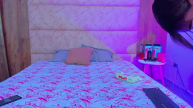 AbrilPeach online show from 09-10-25, 04:23