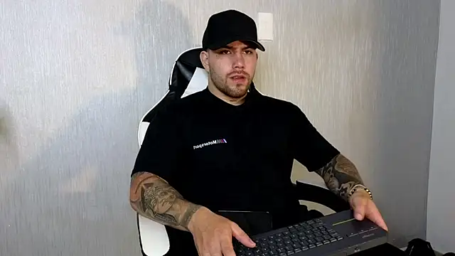 Snapshot of Ades_Lowe chatting on 09-22-25, 11:56 Ades Lowe online show from 09-22-25, 11:56