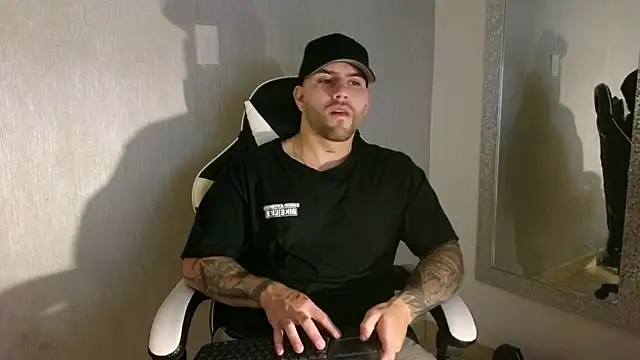 Snapshot of Ades_Lowe chatting on 09-27-25, 12:10 Ades Lowe online show from 09-27-25, 12:10