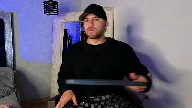 Snapshot of Ades_Lowe chatting on 10-06-25, 11:51 Ades Lowe online show from 10-06-25, 11:51