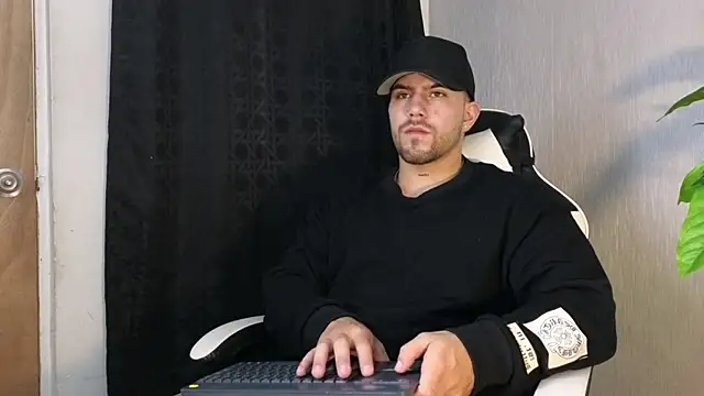 Snapshot of Ades_Lowe chatting on 10-07-25, 11:51 Ades Lowe online show from 10-07-25, 11:51