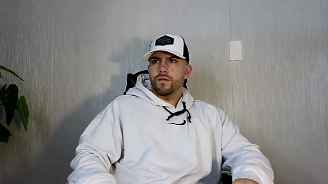 Snapshot of Ades_Lowe chatting on 10-08-25, 11:52 Ades Lowe online show from 10-08-25, 11:52