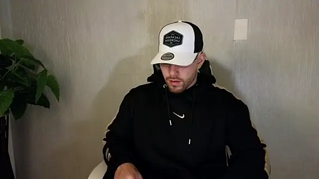 Snapshot of Ades_Lowe chatting on 10-11-25, 11:53 Ades Lowe online show from 10-11-25, 11:53