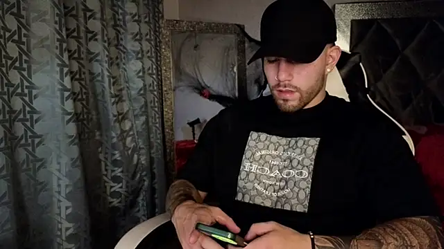 Snapshot of Ades_Lowe chatting on 10-12-25, 03:49 Ades Lowe online show from 10-12-25, 03:49