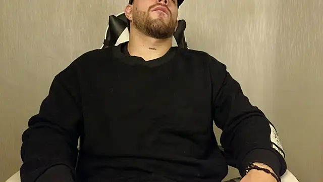 Snapshot of Ades_Lowe chatting on 10-19-25, 11:22 Ades Lowe online show from 10-19-25, 11:22